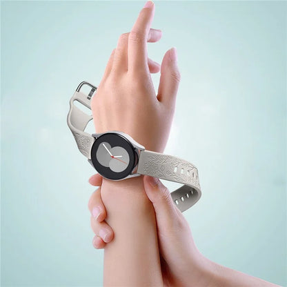 For Garmin Vivomove 3 / Forerunner 645 / Samsung Gear S2 Classic Universal 20mm Carving Flower Silicone Watch Strap