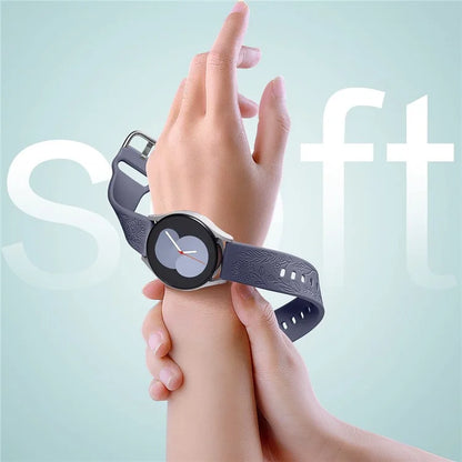 For Garmin Vivomove 3 / Forerunner 645 / Samsung Gear S2 Classic Universal 20mm Carving Flower Silicone Watch Strap