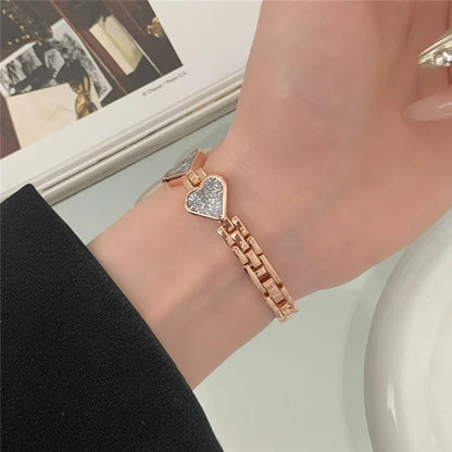 Glitter Heart Watch Strap for Apple Watch Series 9 8 7 41mm / 6 5 4 SE (2022) SE (2023) SE 40mm / 3 2 1 38mm Zinc Alloy Band