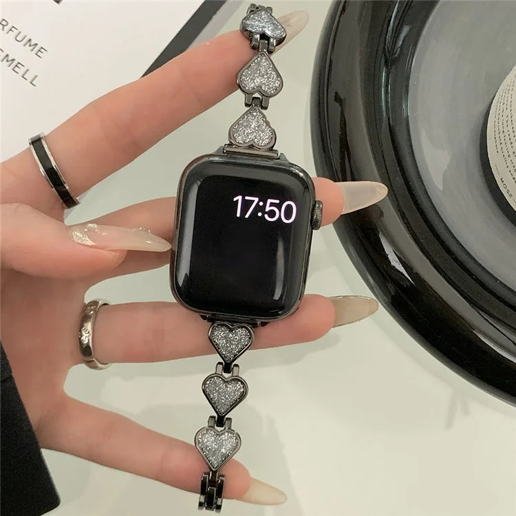Zinc Alloy Band for Apple Watch Ultra 2 Ultra 49mm / Series 9 8 7 45mm / 6 5 4 SE (2023) SE (2022) SE 44mm / 3 2 1 42mm Heart Design Strap