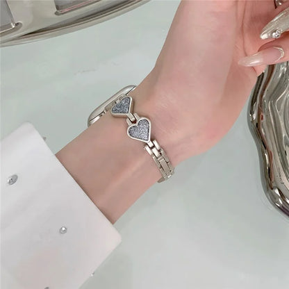 Zinc Alloy Band for Apple Watch Ultra 2 Ultra 49mm / Series 9 8 7 45mm / 6 5 4 SE (2023) SE (2022) SE 44mm / 3 2 1 42mm Heart Design Strap