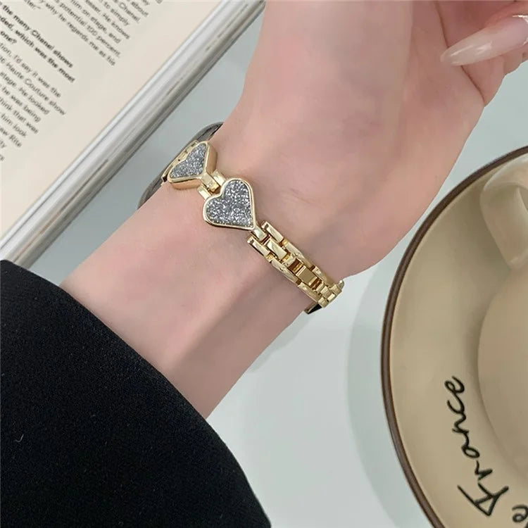 Zinc Alloy Band for Apple Watch Ultra 2 Ultra 49mm / Series 9 8 7 45mm / 6 5 4 SE (2023) SE (2022) SE 44mm / 3 2 1 42mm Heart Design Strap