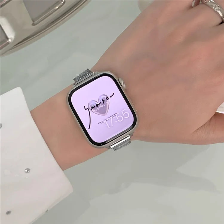 Zinc Alloy Band for Apple Watch Ultra 2 Ultra 49mm / Series 9 8 7 45mm / 6 5 4 SE (2023) SE (2022) SE 44mm / 3 2 1 42mm Heart Design Strap