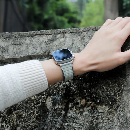 For Apple Watch Ultra 2 Ultra 49mm  /  9 8 7 45mm  /  6 5 4 SE (2023) SE (2022) SE 44mm  /  3 2 1 42mm Magnetic Silicone Watch Band