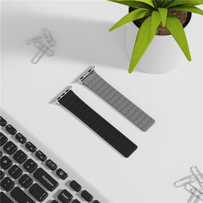 For Apple Watch Series 9 8 7 41mm / 6 5 4 SE (2022) SE (2023) SE 40mm / 3 2 1 38mm Replacement Strap Silicone Magnetic Watch Band