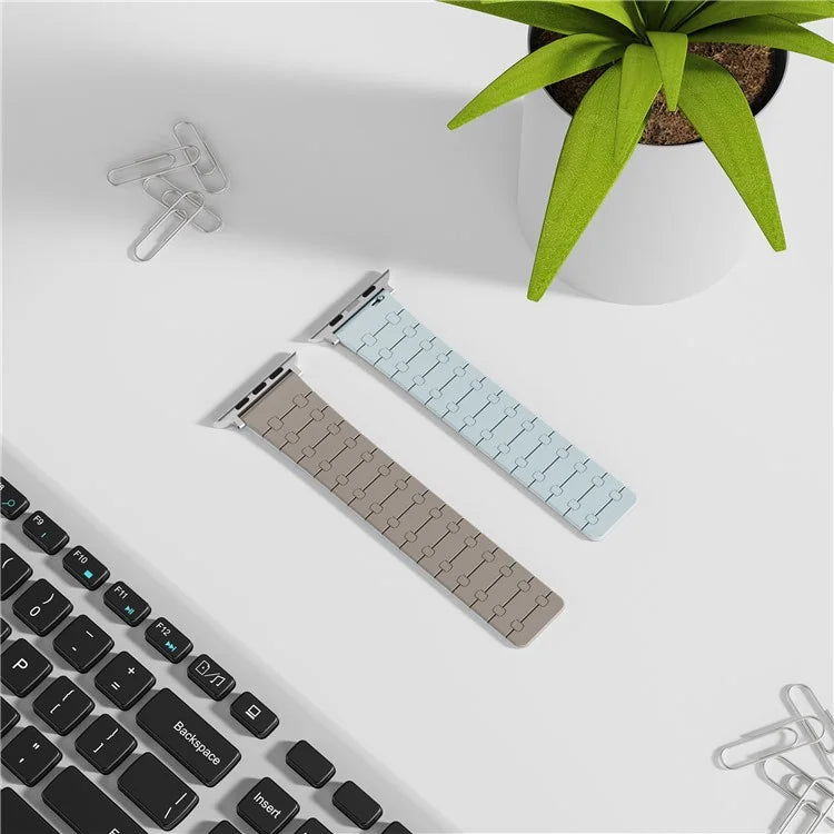 For Apple Watch Series 9 8 7 41mm / 6 5 4 SE (2022) SE (2023) SE 40mm / 3 2 1 38mm Replacement Strap Silicone Magnetic Watch Band