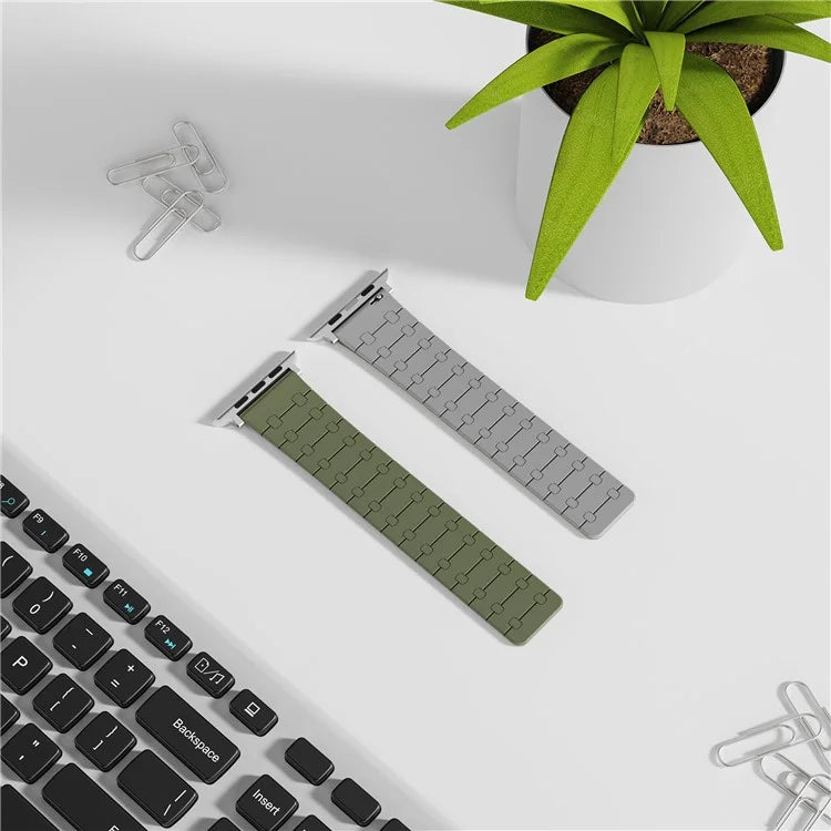 For Apple Watch Series 9 8 7 41mm / 6 5 4 SE (2022) SE (2023) SE 40mm / 3 2 1 38mm Replacement Strap Silicone Magnetic Watch Band