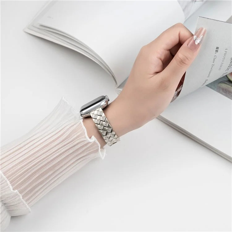 For Apple Watch Ultra 2 Ultra 49mm  /  Series 9 8 7 45mm  /  6 5 4 SE (2023) SE (2022) SE 44mm  /  3 2 1 42mm Rhombus Zinc Alloy Strap