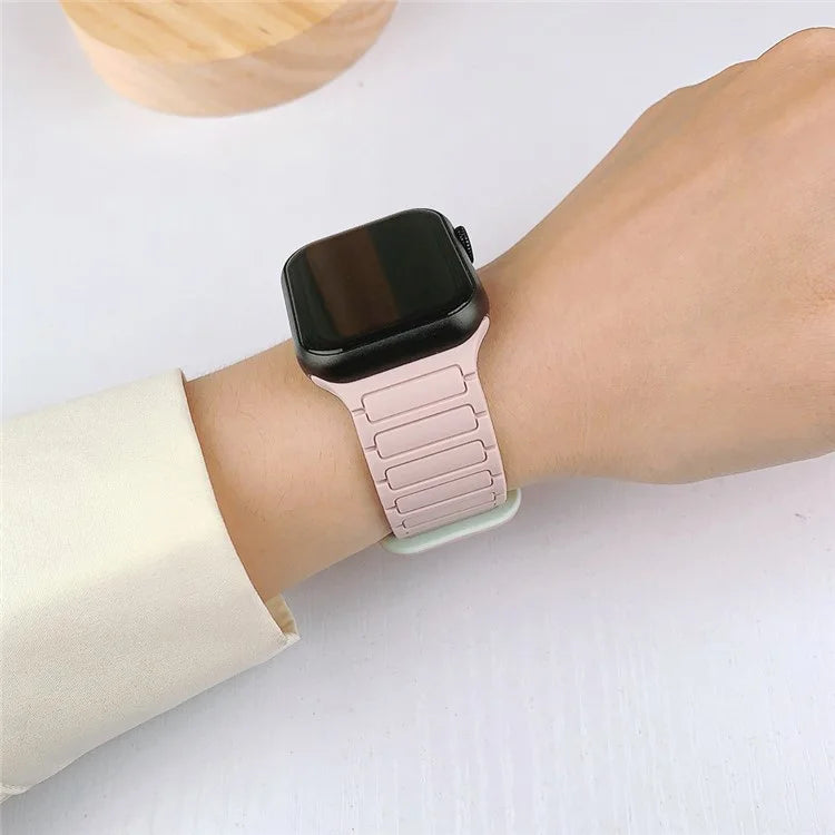 For Apple Watch Ultra 2 Ultra 49mm / 9 8 7 45mm / 6 5 4 SE (2022) SE (2023) SE 44mm / 3 2 1 42mm Silicone Strap Magnetic