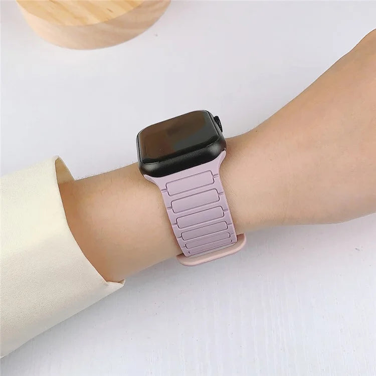 For Apple Watch Series 9 8 7 41mm  /  6 5 4 SE (2022) SE (2023) SE 40mm  /  3 2 1 38mm Watchband Soft Silicone Magnetic Strap