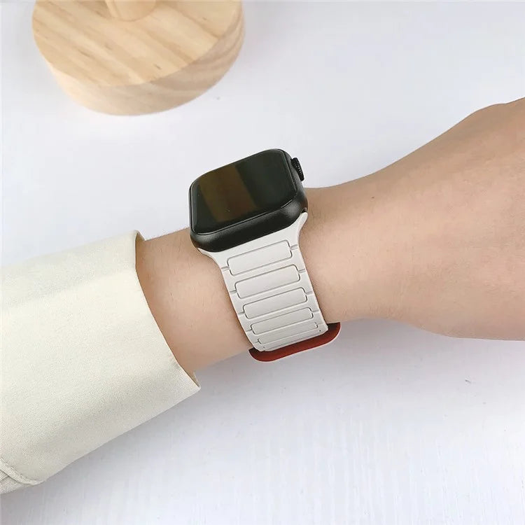 For Apple Watch Series 9 8 7 41mm  /  6 5 4 SE (2022) SE (2023) SE 40mm  /  3 2 1 38mm Watchband Soft Silicone Magnetic Strap