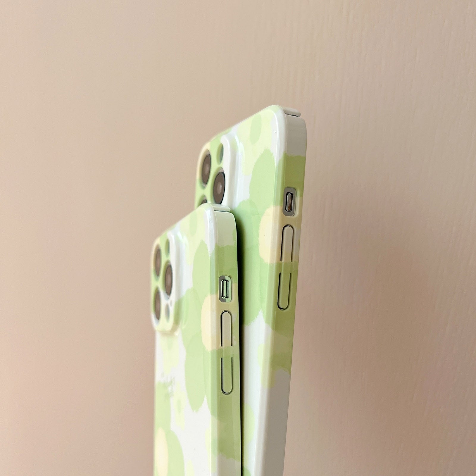 ELECTROPRIME For iPhone 15 PC Phone Case(Green Flower)