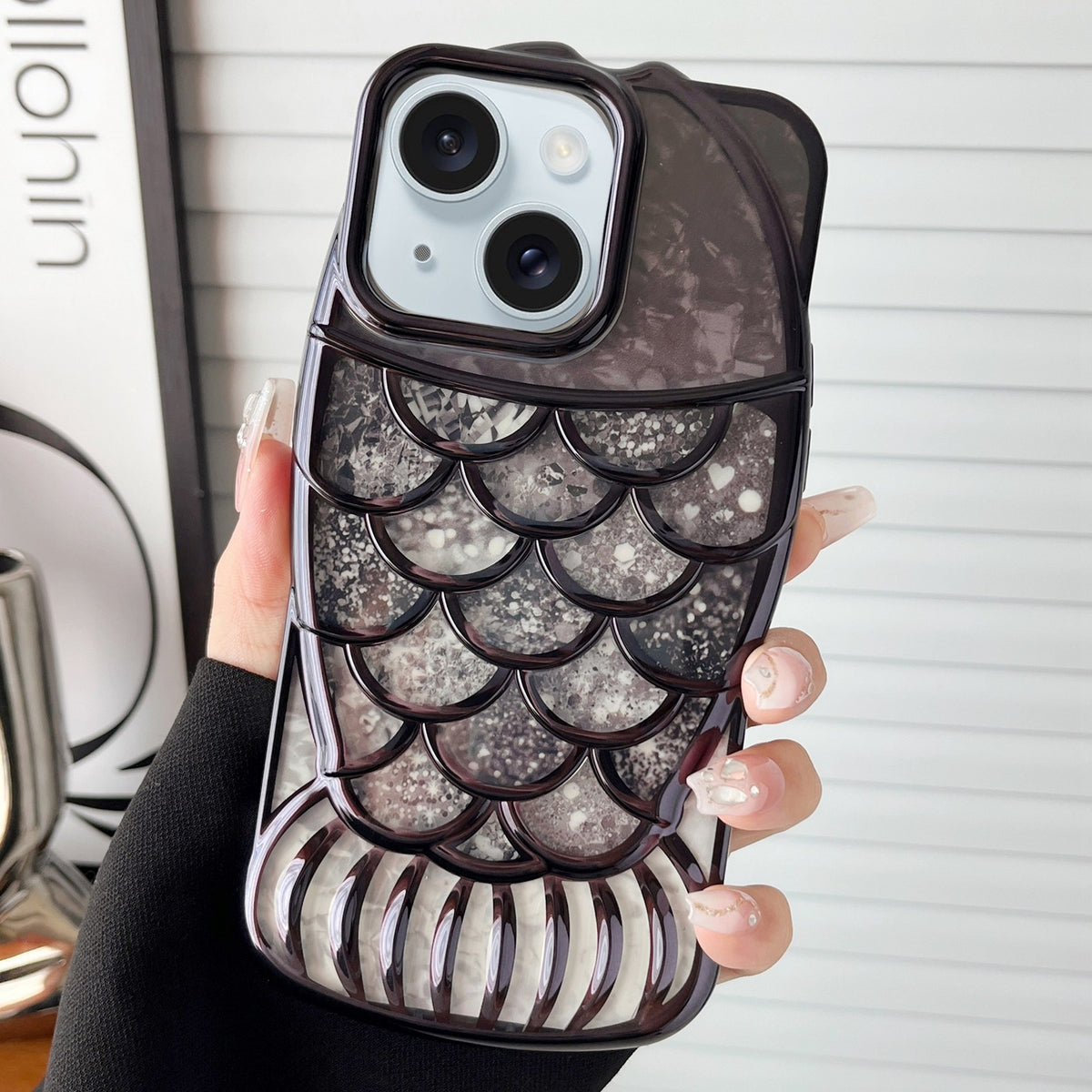 ELECTROPRIME For iPhone 15 Mermaid Shape Painted Paper Embossed Electroplated TPU Phone Case(Black)