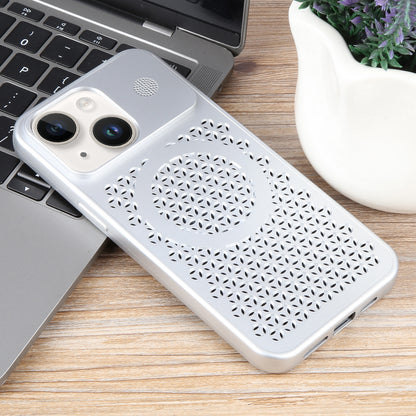 ELECTROPRIME For iPhone 15 Plus Pure Color Honeycomb Aromatherapy MagSafe Phone Case(Silver)