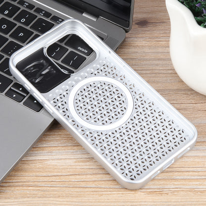 ELECTROPRIME For iPhone 15 Plus Pure Color Honeycomb Aromatherapy MagSafe Phone Case(Silver)