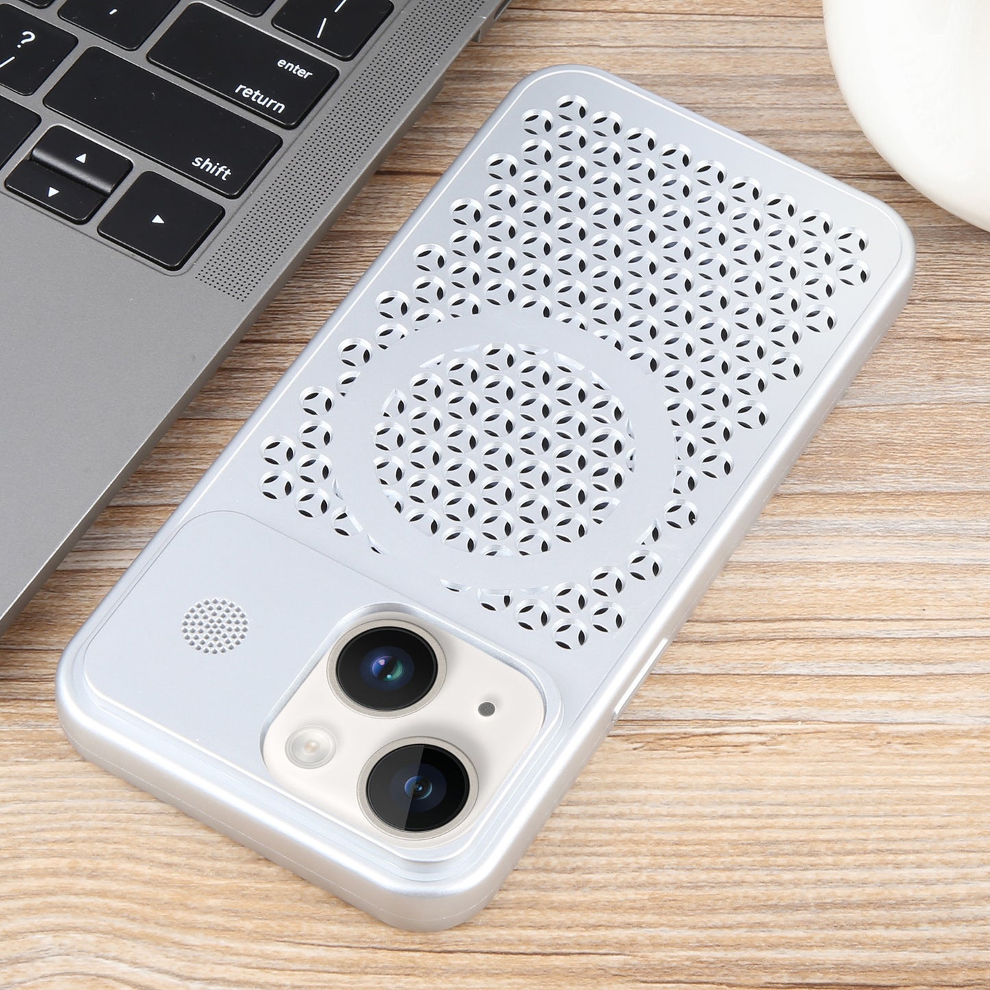 ELECTROPRIME For iPhone 15 Pure Color Honeycomb Aromatherapy MagSafe Phone Case(Silver)