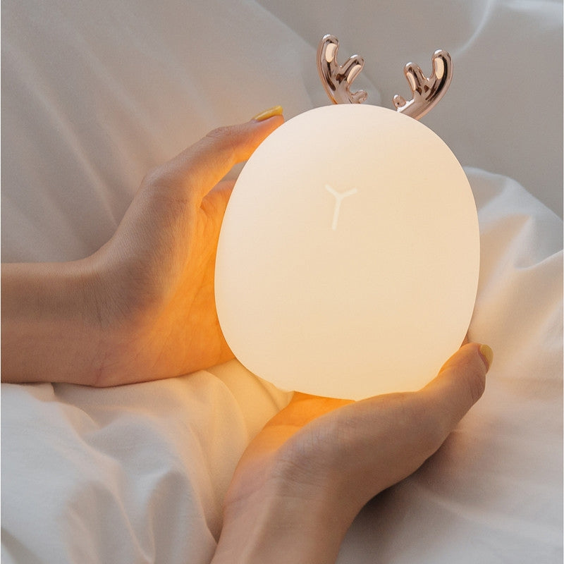ELECTROPRIME 3life-317 Cute Deer LED Pat Light, 3-speed Brightness Adjustment Decorative Night Light for Bedroom, Study Room, Living Room