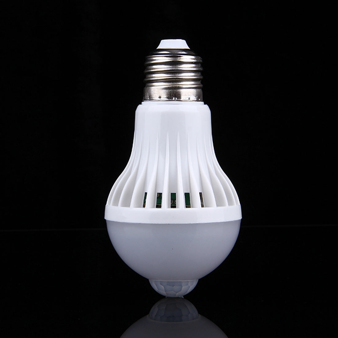 ELECTROPRIME E27 5WInfrared Motion Sensor LED Light Bulb, Sensor Distance: 4-6m, AC 85-265V