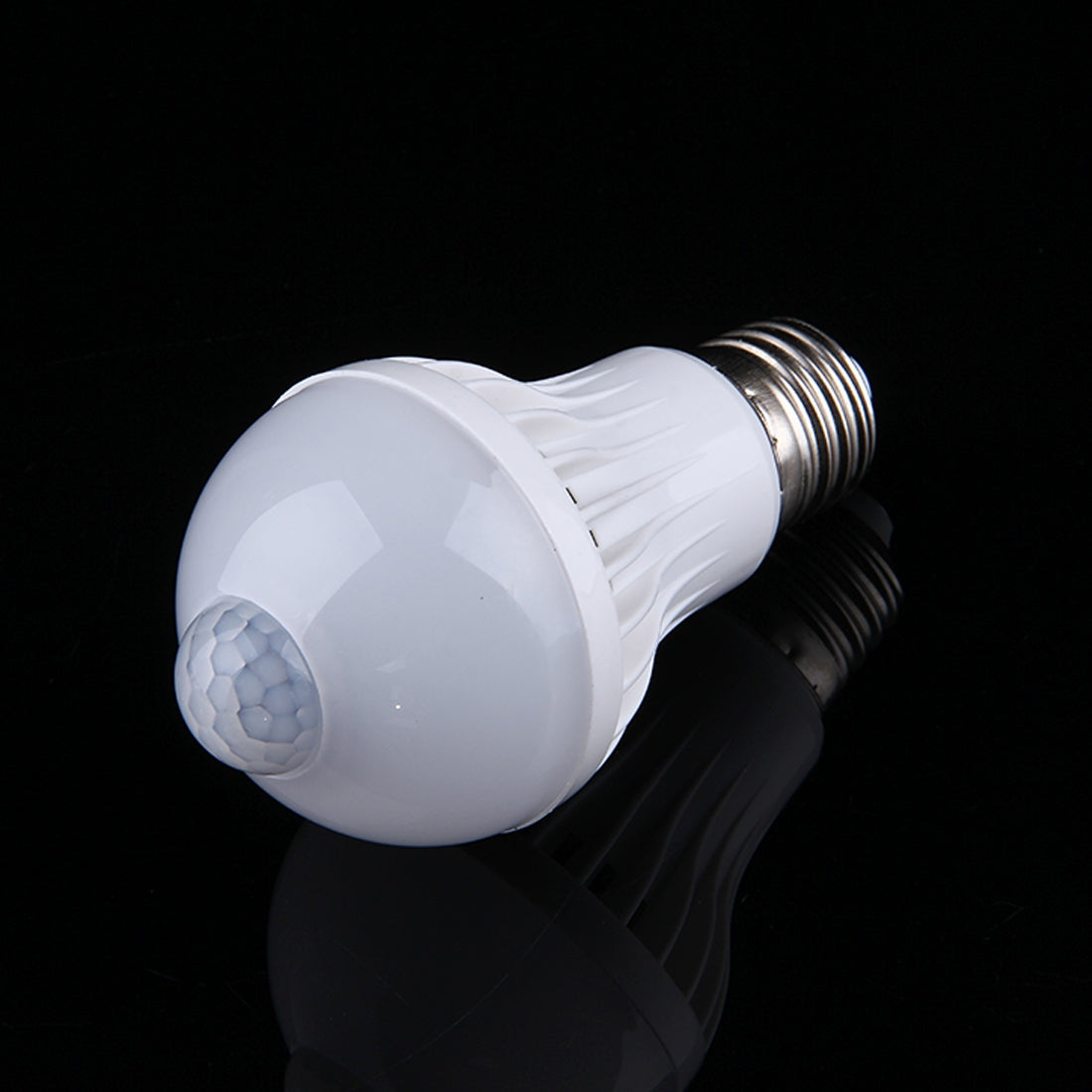 ELECTROPRIME E27 5WInfrared Motion Sensor LED Light Bulb, Sensor Distance: 4-6m, AC 85-265V