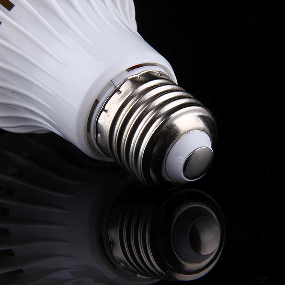 ELECTROPRIME E27 5WInfrared Motion Sensor LED Light Bulb, Sensor Distance: 4-6m, AC 85-265V
