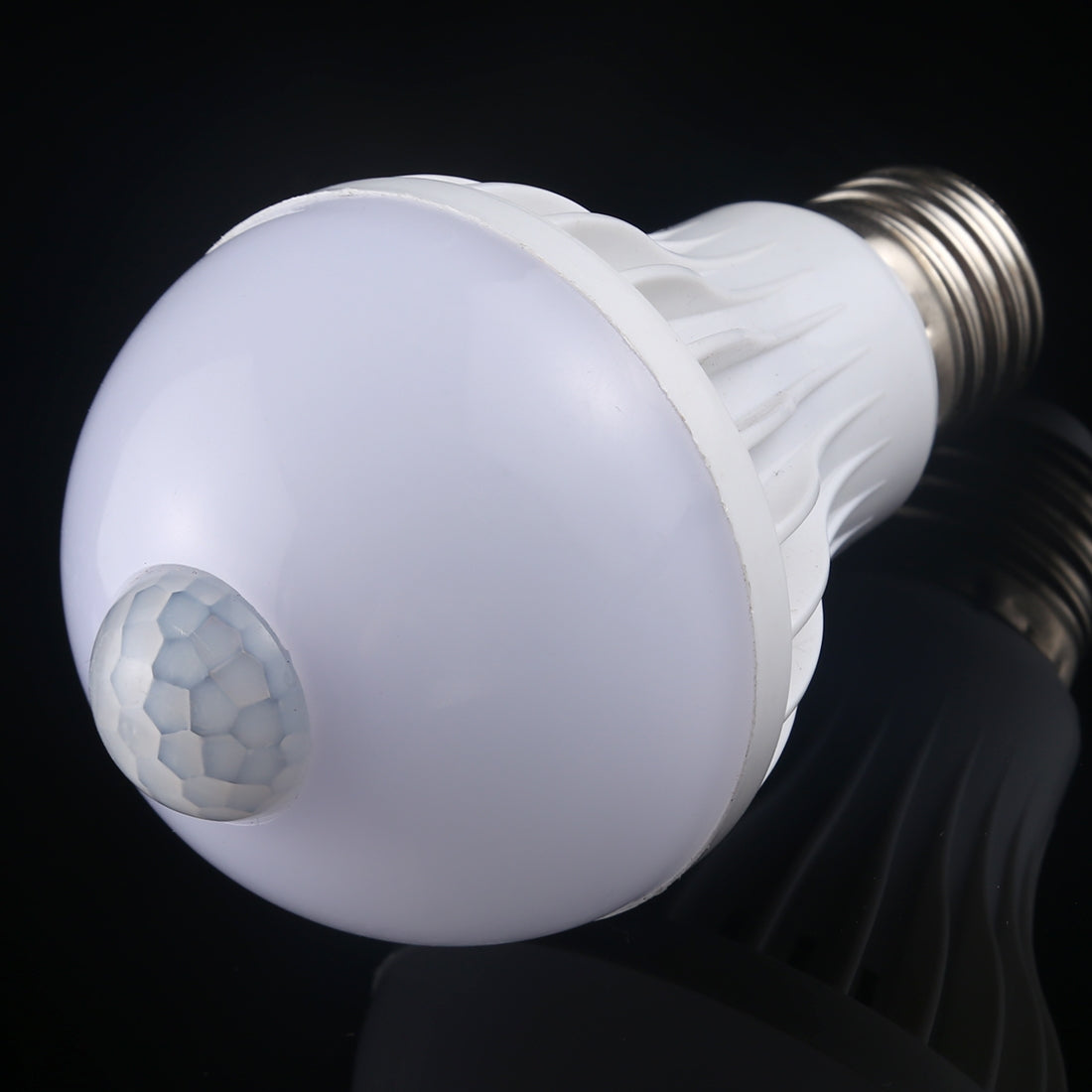 ELECTROPRIME E27 7W 16 LEDs SMD 5730 450LM Infrared Motion Sensor LED Light Bulb, Sensor Distance: 4-6m, AC 220V(White Light)