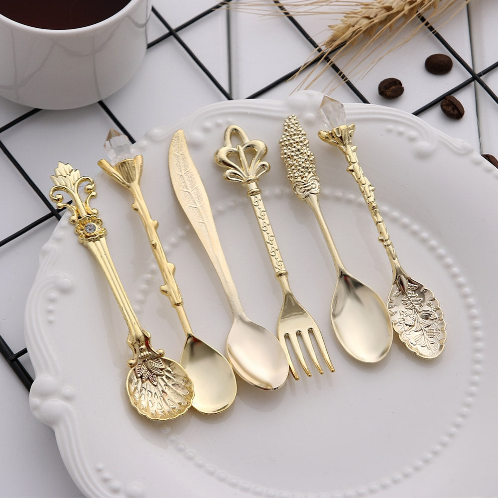 ELECTROPRIME 6pcs / Set Vintage Mini Coffee Spoons Suit Royal Style Metal Carved Coffee Fruit Cutler Dessert Flatware Kitchen Tools Gold