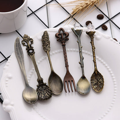 ELECTROPRIME 6pcs / Set Vintage Mini Coffee Spoons Suit Royal Style Metal Carved Coffee Fruit Cutler Dessert Flatware Kitchen Tools Antique Bronze?With Red Fork?
