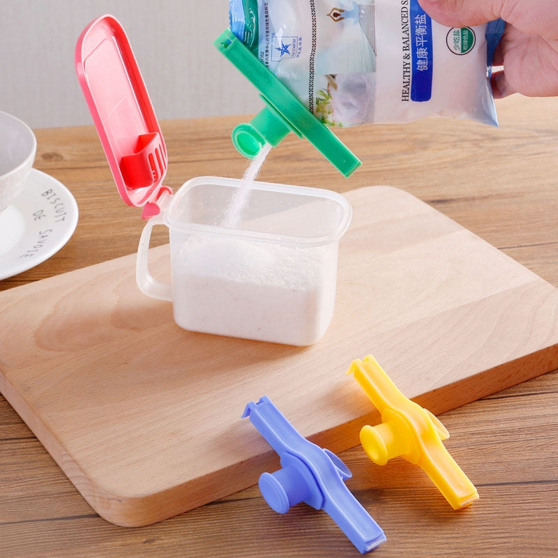 ELECTROPRIME Portable Bag Sealing Clip Out Nozzle Kitchen Preservation Tool, Random Color Delivery