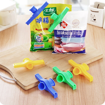 ELECTROPRIME Portable Bag Sealing Clip Out Nozzle Kitchen Preservation Tool, Random Color Delivery